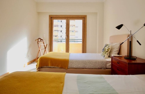 Telheiras Apartment | Cozy Red Telheiras Apartment