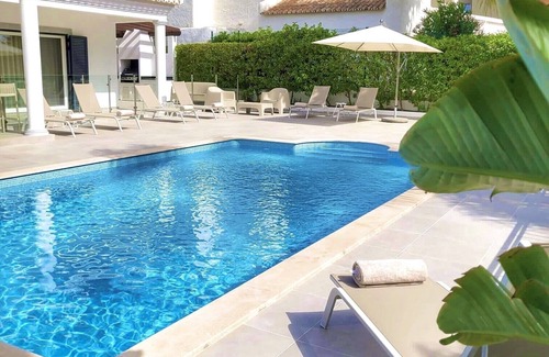 Quarteira Villa | Elegant spacious house in Vilamoura with private heated pool and family BBQ area
