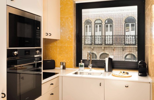 Santo Antonio Apartment | Limehome Lisbon Eca de Queiroz