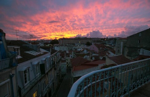 Mouraria Apartment | Sunny apartment in Mouraria with amazing balcony