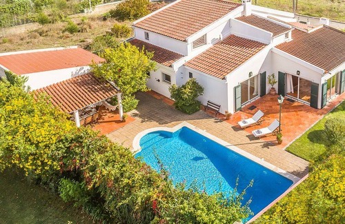 Belverde Villa | Traditional Aroeira Villa Villa Goreti † 4 Bedrooms Quiet Area Private Pool