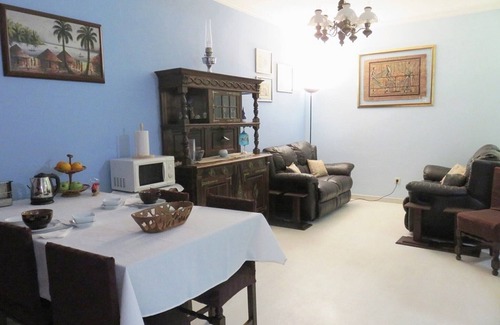 Lumiar Bed & Breakfast | Twin Bedroom + Breakfast