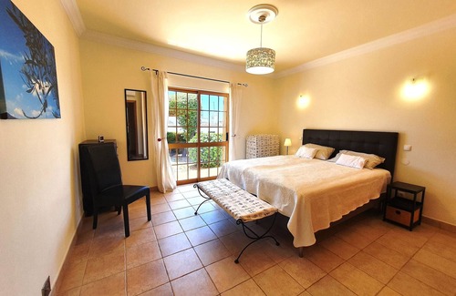 Alporchinhos Villa | Vila Videira, a secret gem. Big pool, lots of privacy, WiFi, beach 400 meters.