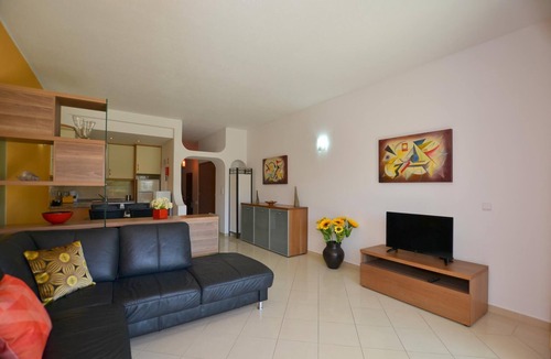 Areias de Sao Joao Apartment | 1-bedr. apartment, near the beach, with garden and pool, excellent location.
