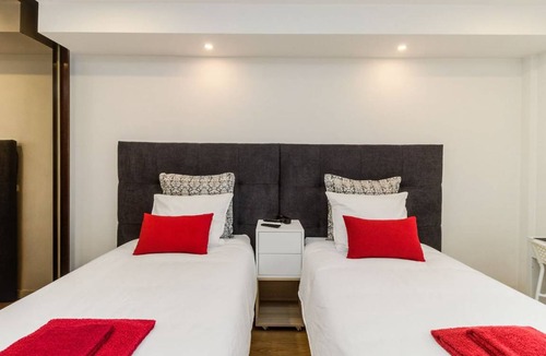 Alfragide Resort | 100 m² Private room ∙ 1 bedroom ∙ 2 guests
