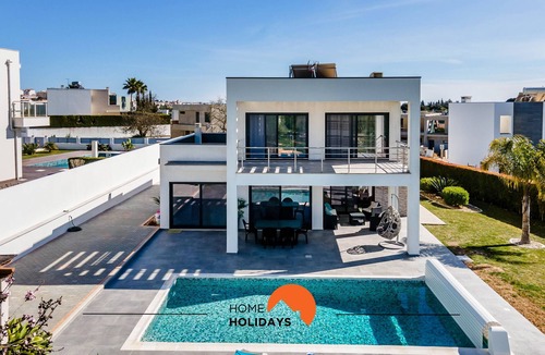 Monte Raposo Villa | #125 Alcantarilha Villa by Home Holidays