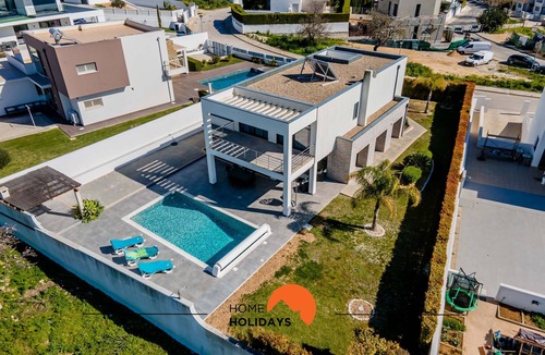 Monte Raposo Villa | #125 Alcantarilha Villa by Home Holidays