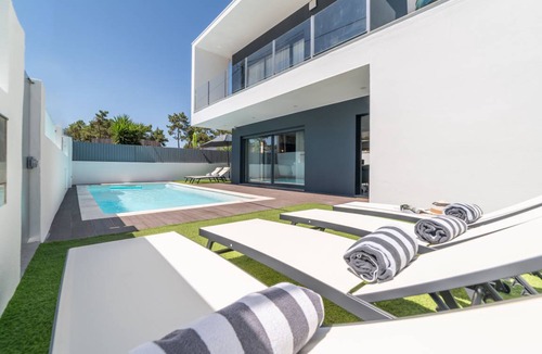 Charneca de Caparica e Sobreda Villa | 160 m² Villa ∙ 3 bedrooms ∙ 6 guests