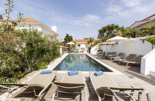 Estoril Villa | 196 m² Villa ∙ 6 bedrooms ∙ 13 guests