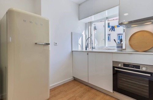 Merces Apartment | 1BDR Apartment w/AC and Terrace by LovelyStay