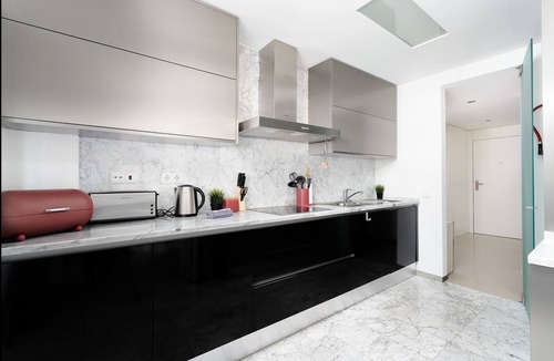 Praia da Rocha Apartment | 2 BDR Apartment W/Pool and Jacuzzi by LovelyStay