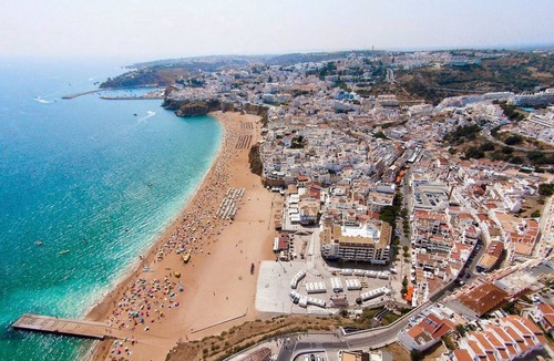 Pata de Baixo Apartment | 2 Bed Flat - Sleeps 4 - Parking - Wifi
