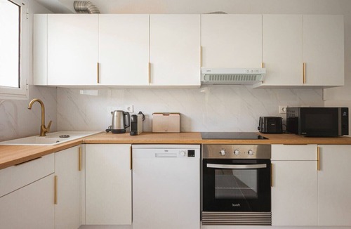 Sao Goncalo Apartment | 2 Bedroom | 180° View + Balcony | Bathtub