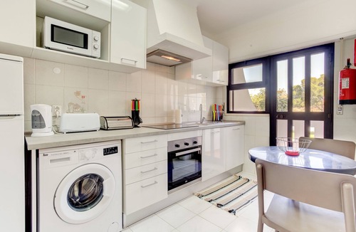 Estombar Apartment | 2 Bedroom Apartment with pool near Cavoeiro