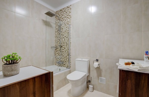 Estombar Apartment | 2 Bedroom Apartment with pool near Cavoeiro
