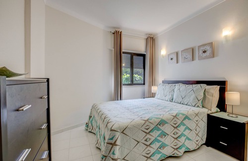 Estombar Apartment | 2 Bedroom Apartment with pool near Cavoeiro