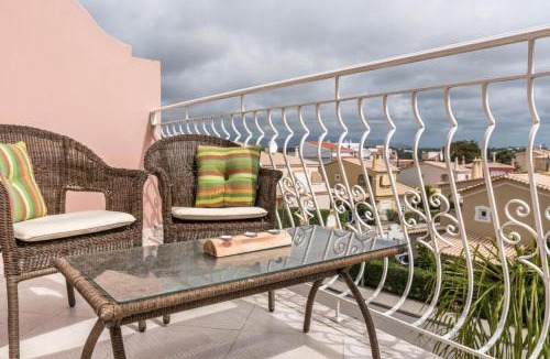 Portimao Apartment | 2 Bedroom Top Floor Apartment, Oasis Parque, near Alvor AT01