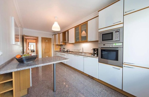 Casal da Ladeira Apartment | 2 Bedroom with Garage Family Wonder