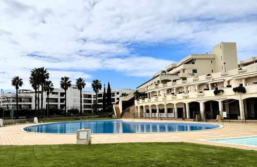 Ameijeira Condo | 2 Bedrooms 3 min from Dona Ana Beach - Swimming pools