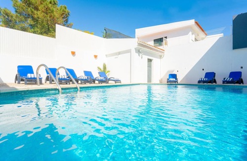 Charneca de Caparica e Sobreda Villa | 200 m² Villa ∙ 4 bedrooms ∙ 8 guests