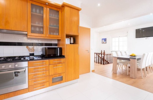 Charneca de Caparica e Sobreda Villa | 200 m² Villa ∙ 4 bedrooms ∙ 8 guests