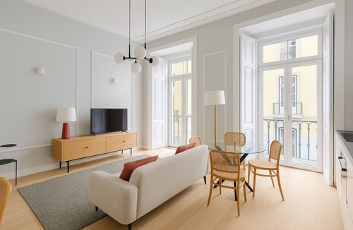 Chiado Apartment | 2bed flat with Balcony in Central Lisbon