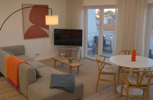 Cacilhas Apartment | 2BR Almada Velha with River & Skyline Views