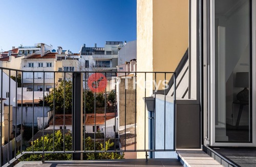 Santa Engracia Apartment | 2BR penthouse with terrace
