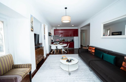 Mouraria Apartment | 3-Bedroom. 2-Bathroom. 1-Livingroom. 3-Double Bed. 1-Sofa Bed with Terrace View