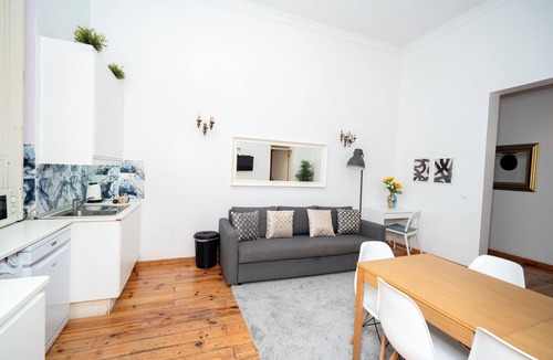 Mouraria Apartment | 3 Bedroom .2 washroom .1 living Room .2 double bed . 2 Twin bed Apartment