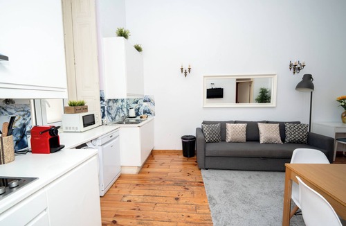 Mouraria Apartment | 3 Bedroom .2 washroom .1 living Room .2 double bed . 2 Twin bed Apartment
