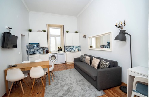 Mouraria Apartment | 3 Bedroom .2 washroom .1 living Room .2 double bed . 2 Twin bed Apartment