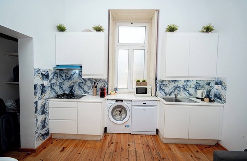 Mouraria Apartment | 3 Bedroom .2 washroom .1 living Room .2 double bed . 2 Twin bed Apartment