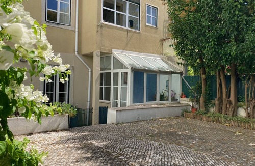 Sao Bento Apartment | 3 bedroom apartment with courtyard in Praça das Flores
