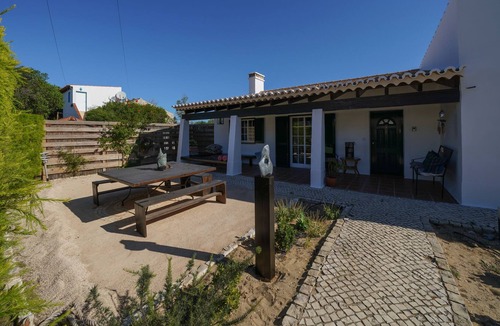 Aljezur Villa | 3 bedroom, beautiful garden with pool, (yoga)deck, meditation garden & bbq area