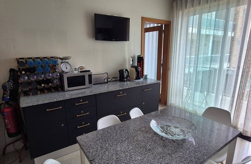 Sao Martinho do Porto Apartment | 3-Bedroom Apartment with Pool, 300 Meters from the Beach, Sleeps 6.