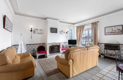 Lourinha House | 300 m² Farmhouse ∙ 6 bedrooms ∙ 15 guests