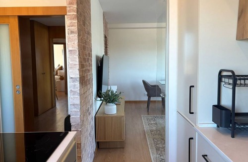Santa Marinha Apartment | 3BR w/River views by Metro by LovelyStay