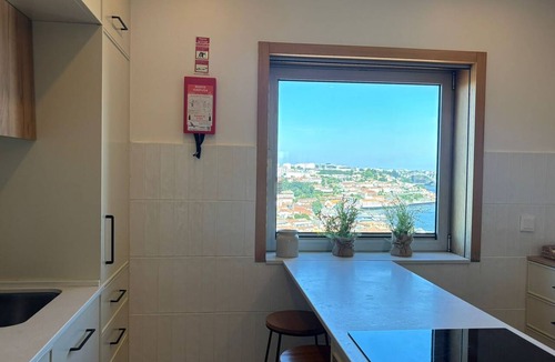 Santa Marinha Apartment | 3BR w/River views by Metro by LovelyStay
