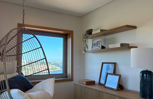 Santa Marinha Apartment | 3BR w/River views by Metro by LovelyStay