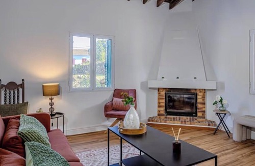 Fenais da Luz House | 4 bedroom private home 3 bath Centrally located, family friendly and serene