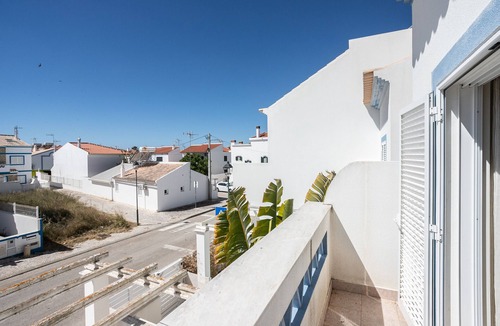 Manta Rota Villa | 4-bedroom villa with patio, barbecue and air conditioning by AlgarveManta (11V4)