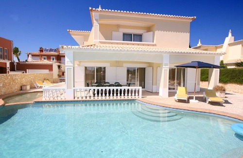 Lagos Villa | 4 Bedrooms with Private Heated Pool, WiFi, A/C, Walking distance to amenities