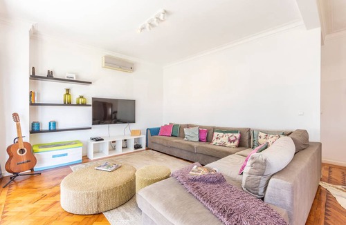 Charneca de Caparica e Sobreda Villa | 400 m² Villa ∙ 5 bedrooms ∙ 10 guests