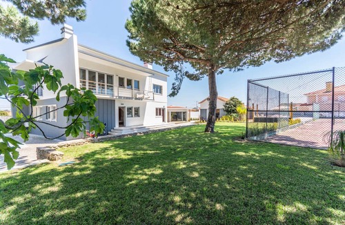 Charneca de Caparica e Sobreda Villa | 400 m² Villa ∙ 5 bedrooms ∙ 10 guests