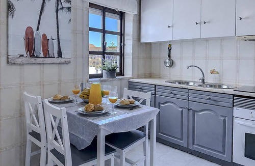 Olhos D'Agua Apartment | #411 Sunny 1-Bedroom Apartment Near the Beach