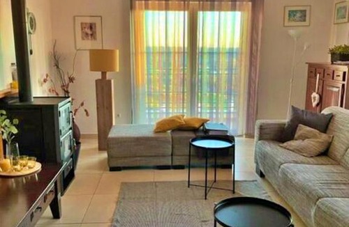 Avis Apartment | 6 Persoons Woning met Zwembad. Rustig gelegen.