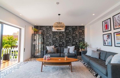 Santo Antonio dos Olivais Bed & Breakfast | 7Min to Uni Sé-Velha - AC - BBQ & Gym - Work Desk - 300MBs WiFi - Suite 4