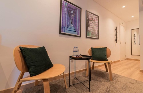 Santo Antonio dos Olivais Bed & Breakfast | 7Min to Uni Sé-Velha - AC - BBQ & Gym - Work Desk - 300MBs WiFi - Suite 4