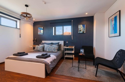 Santo Antonio dos Olivais House | 7Min to Uni Sé-Velha - AC - BBQ & Gym - Work Desk - 300MBs WiFi - Suite 9